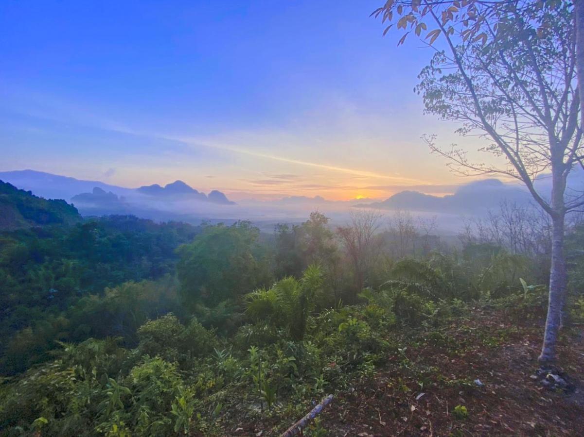 ホテル Khao Sok Blue Mountain Khao Sok National Park エクステリア 写真