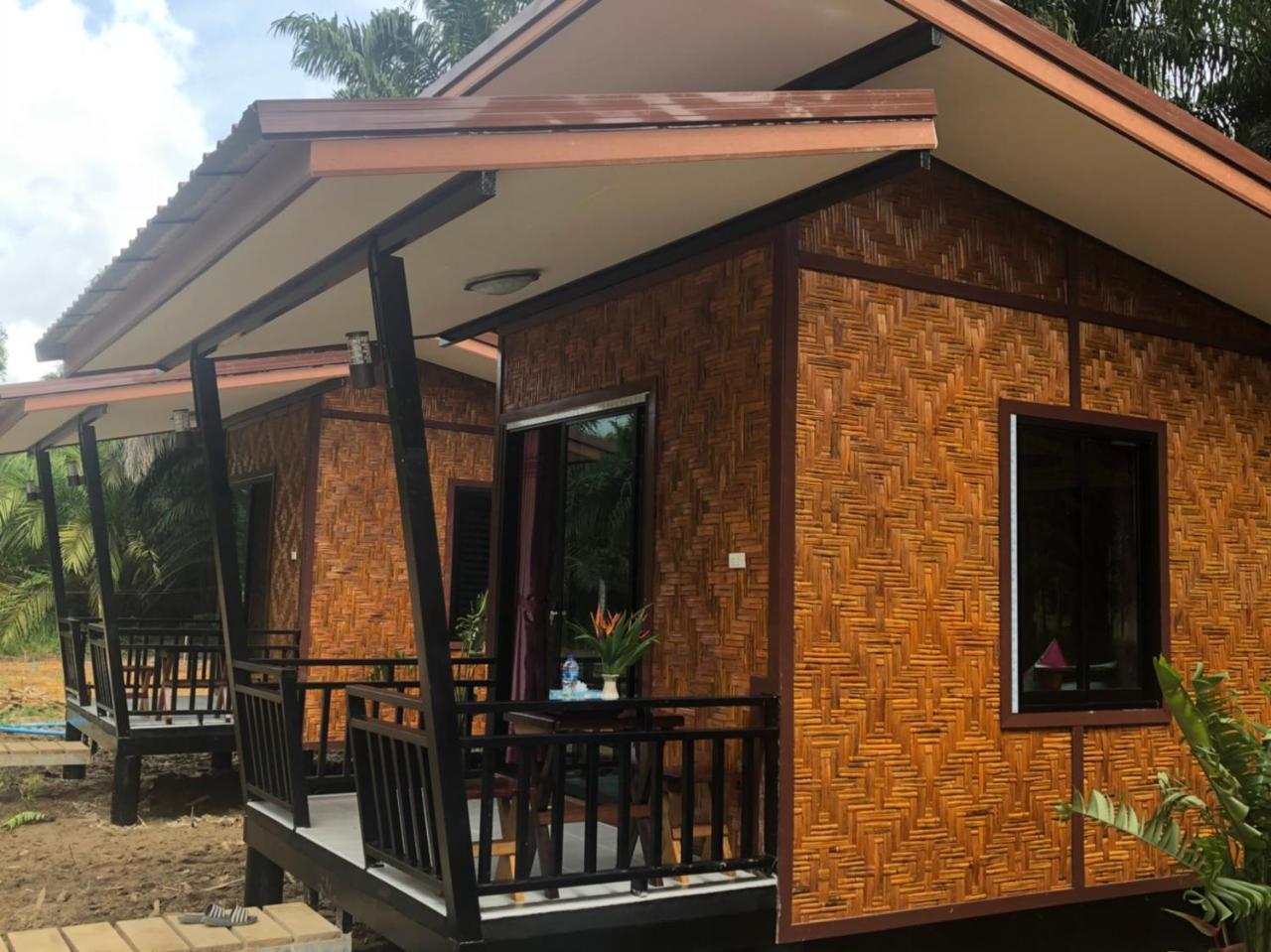 ホテル Khao Sok Blue Mountain Khao Sok National Park エクステリア 写真